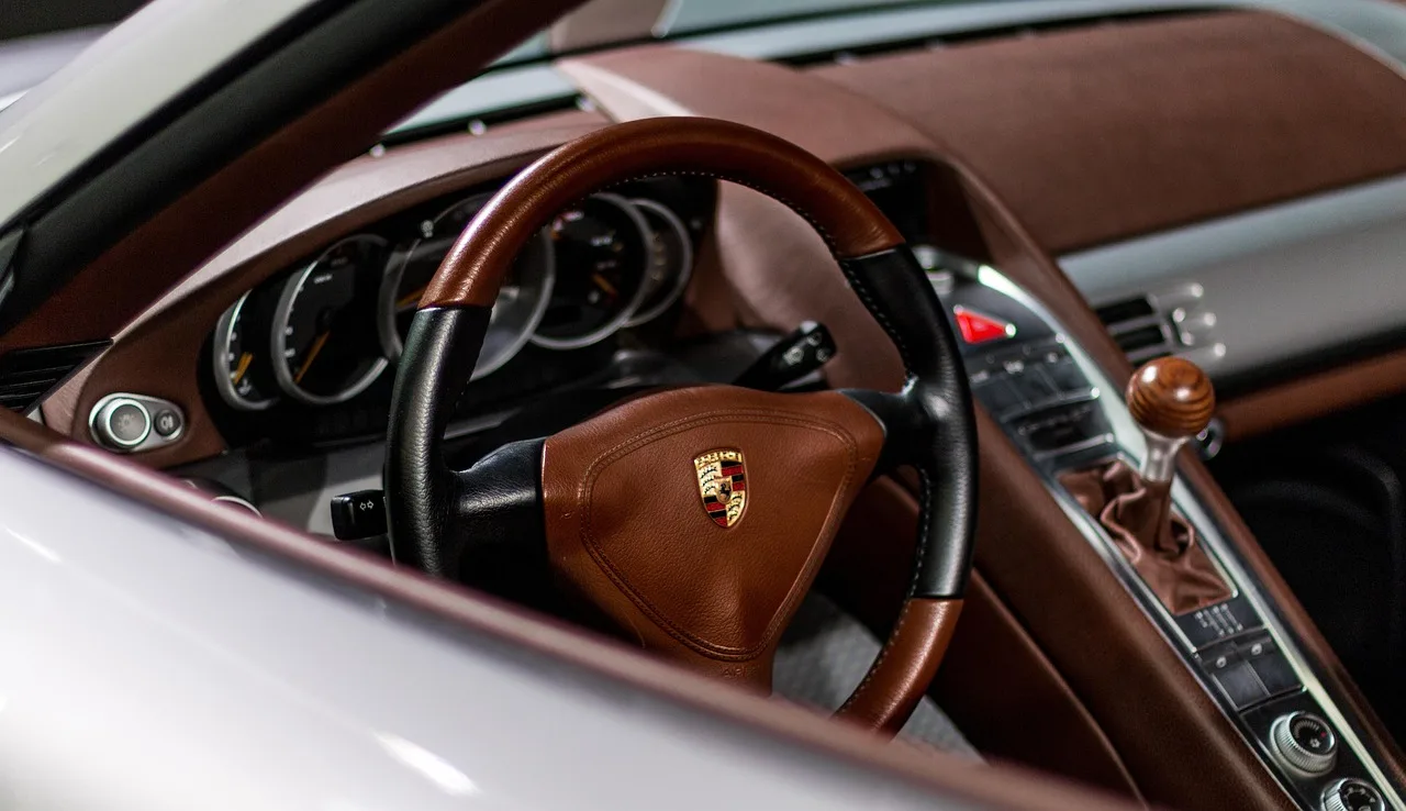 Cars Lounge Drops Two New Limited-Edition Diecasts: Porsche Carrera GT & Alfa Romeo Tipo 33 Stradale