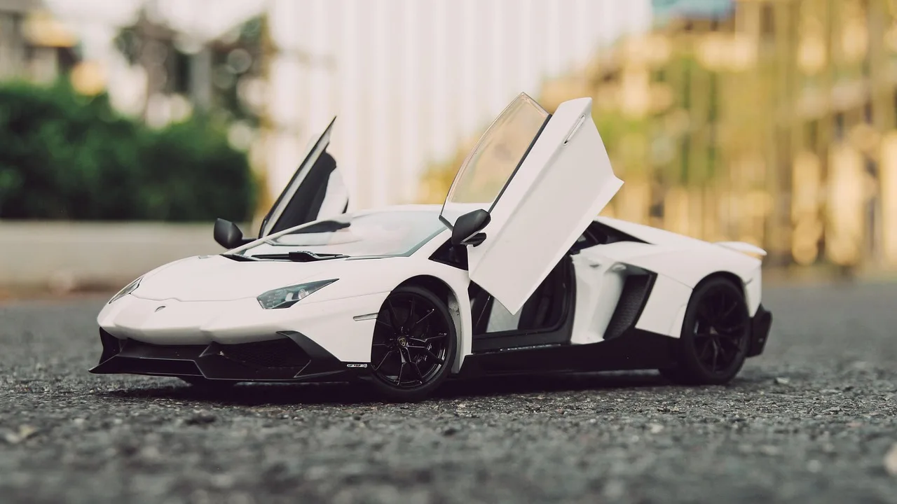 Extreme Rarity: Only Five of MR’s 1:18 Lamborghini Aventador SVJ Roadster in Verde Shock Will Be Made