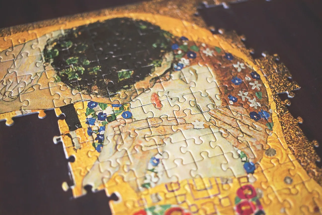 LEGO Art Goes Golden: 4,000-Piece Tribute to Klimt’s The Kiss Arrives August 1