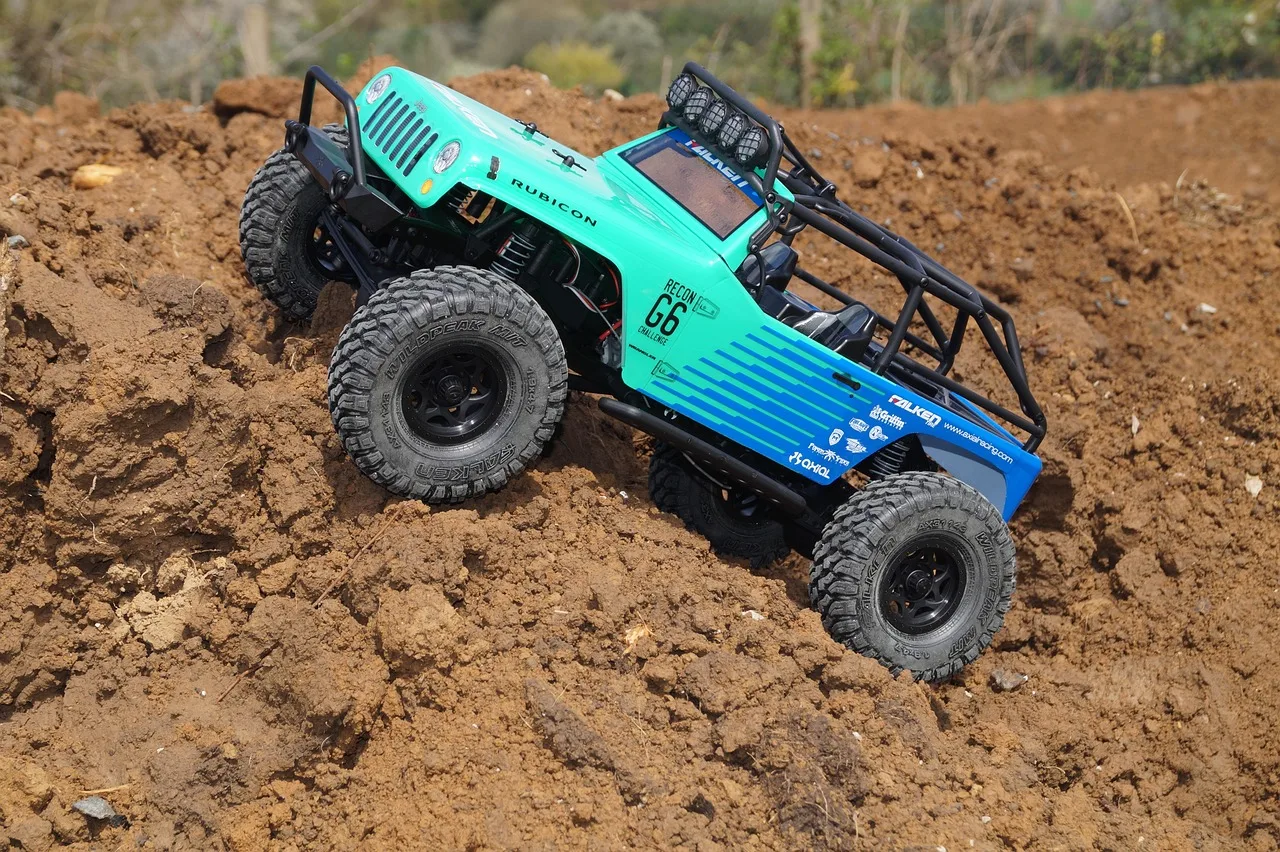 Injora Bolsters the Axial SCX30 with a New Stainless Steel Link Set