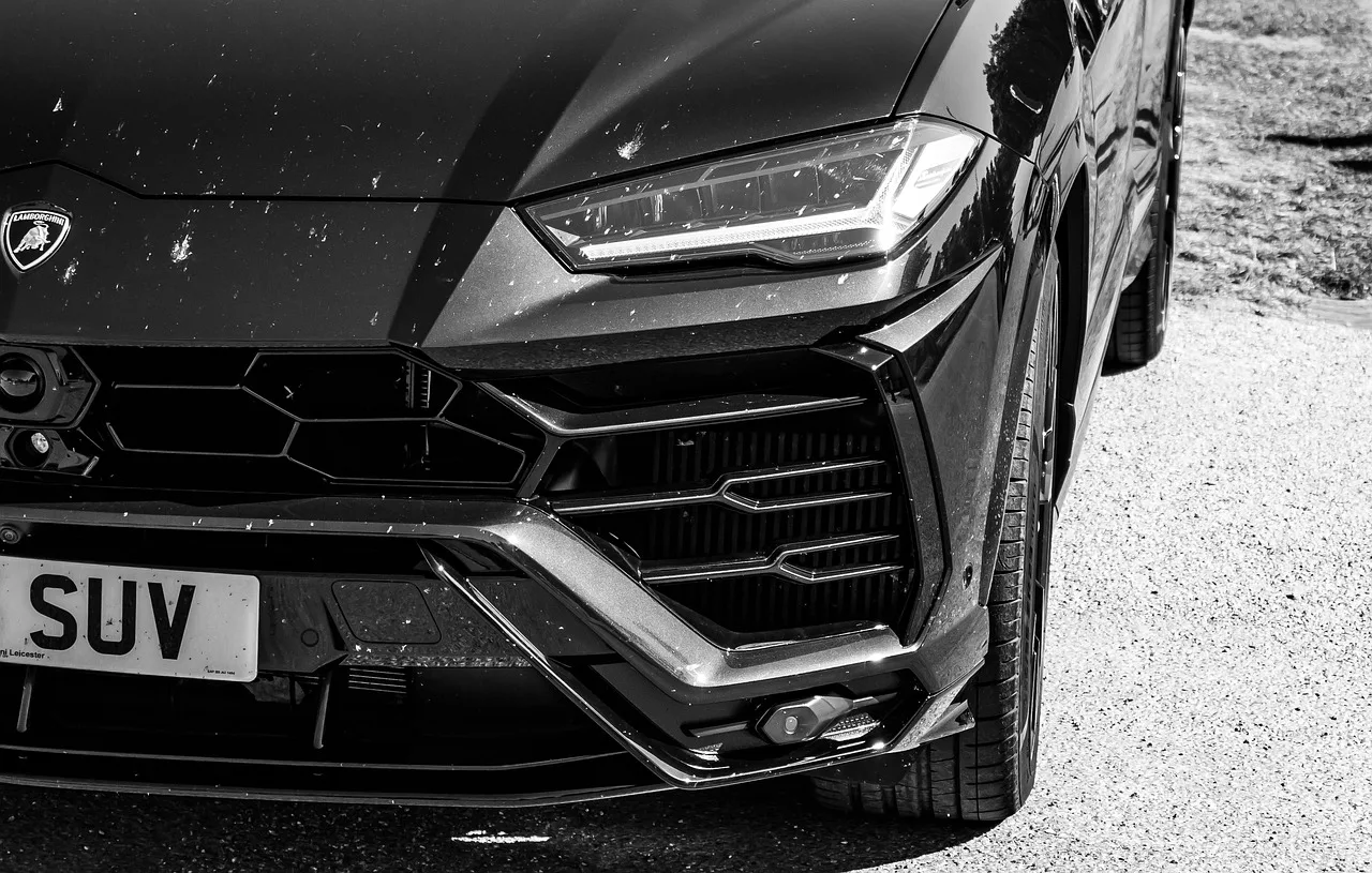 MR Collection and Looksmart Scale Down the Lamborghini Urus SE Performante