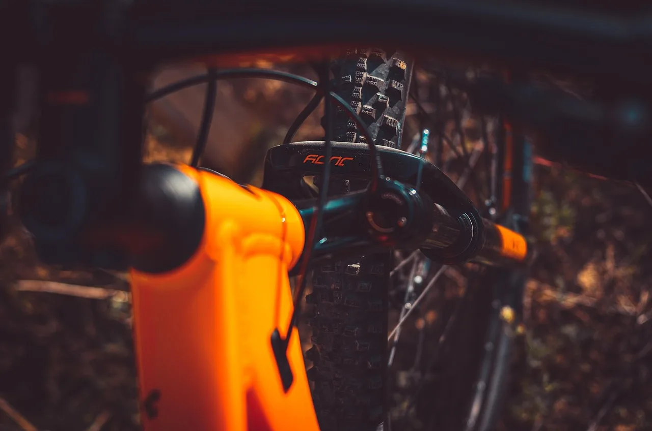 Avid Eliminates the Break-In: New Guardian V2 and 4WD Front Carpet Tires Race-Ready from Lap One