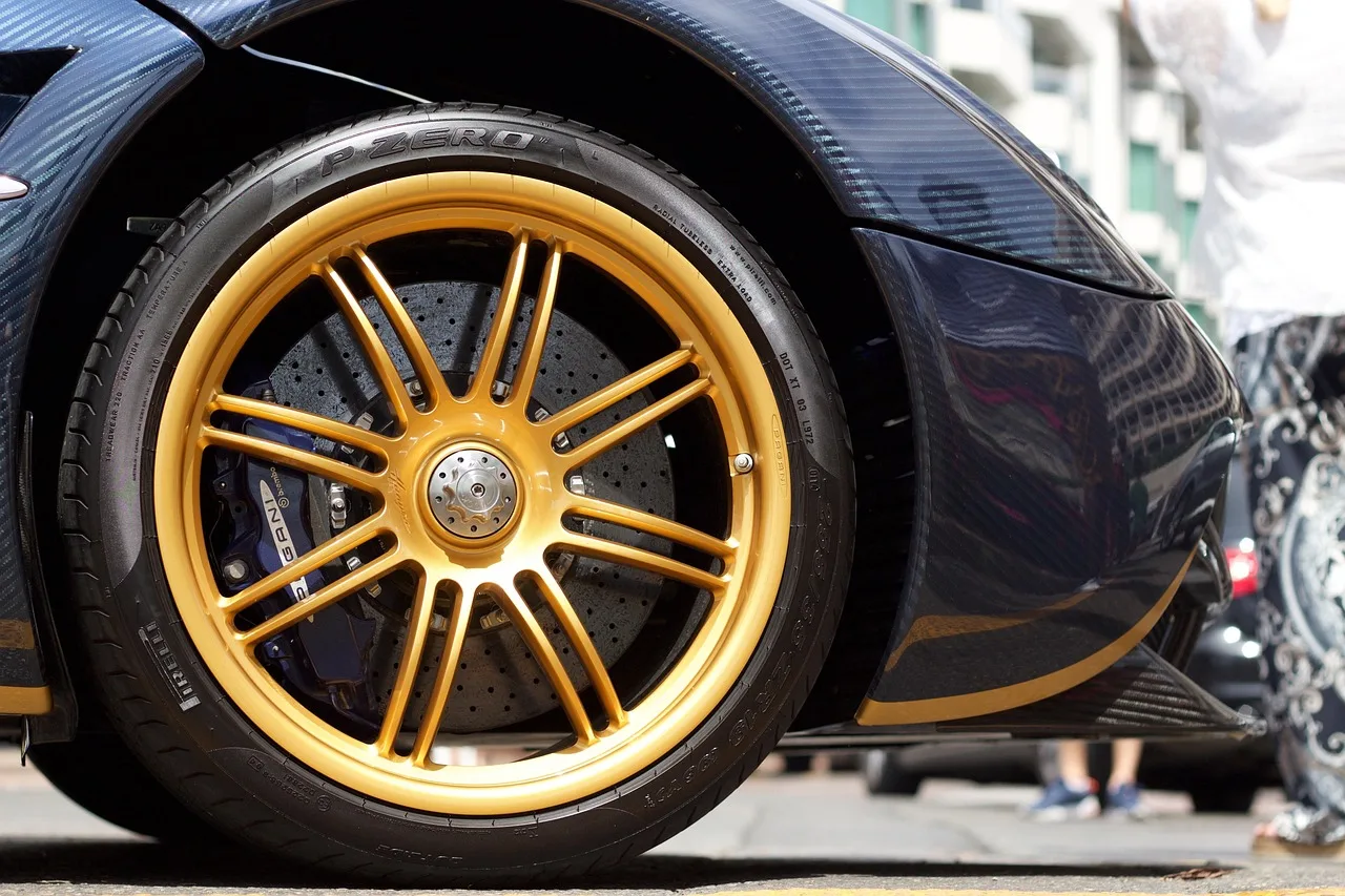 BBR’s Pagani Huayra Codalunga Speedster Model Pops in Verde