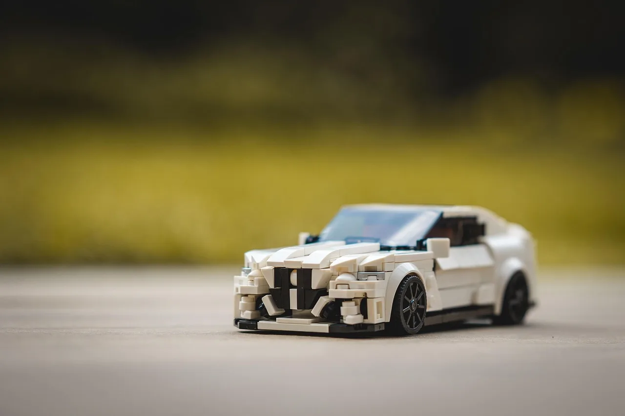 Double the British Motoring: A First Look at LEGO Speed Champions 77264 with Jaguar and Land Rover