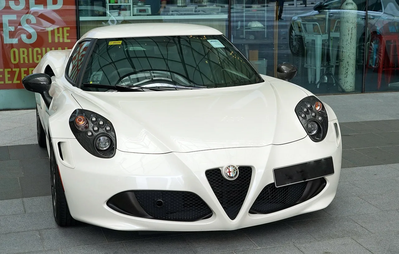 BBR Captures the Ultra-Exclusive Alfa Romeo 33 Stradale in Sealed Resin