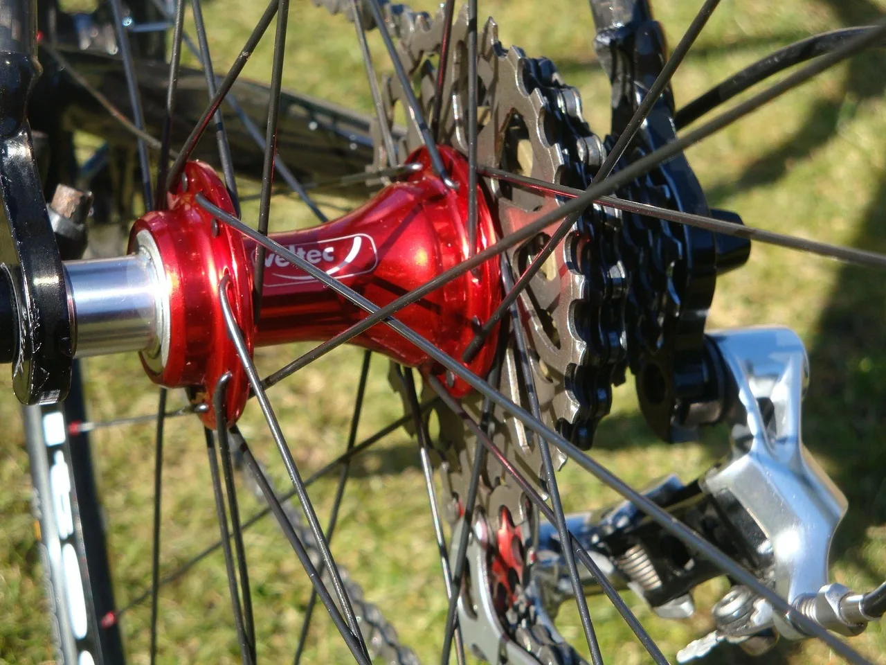 R1 Wurks Drops Ultra-Light Titanium Rear CVA Axles for the R1B