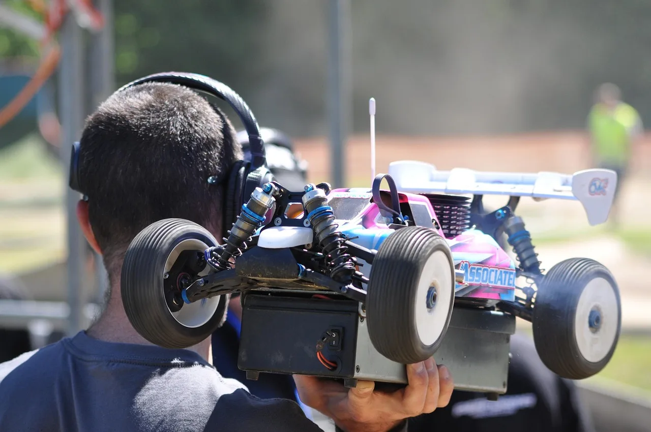 XRAY’s One-Piece Top Deck Tackles Low-Traction Tracks